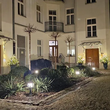 1 Bedroom 3 Minute Walk To Wilenska Metro Warschau