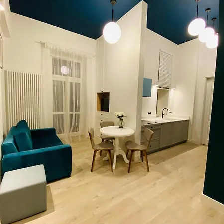 アパート 1 Bedroom 3 Minute Walk To Wilenska Metro ワルシャワ