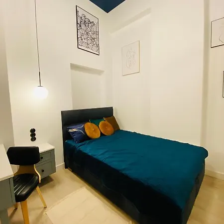 1 Bedroom 3 Minute Walk To Wilenska Metro * ワルシャワ