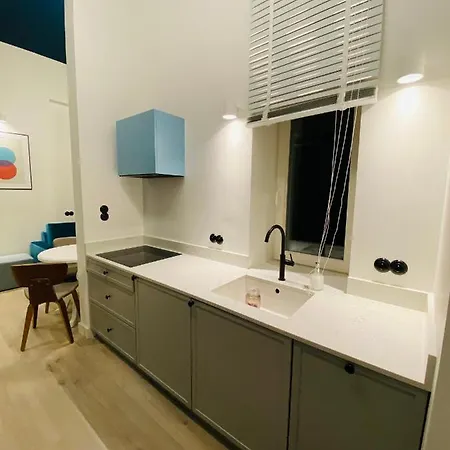 1 Bedroom 3 Minute Walk To Wilenska Metro 아파트 *