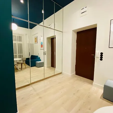 아파트 1 Bedroom 3 Minute Walk To Wilenska Metro