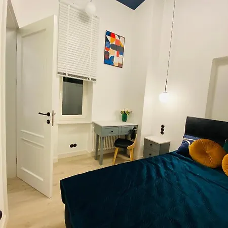 1 Bedroom 3 Minute Walk To Wilenska Metro * Varšava