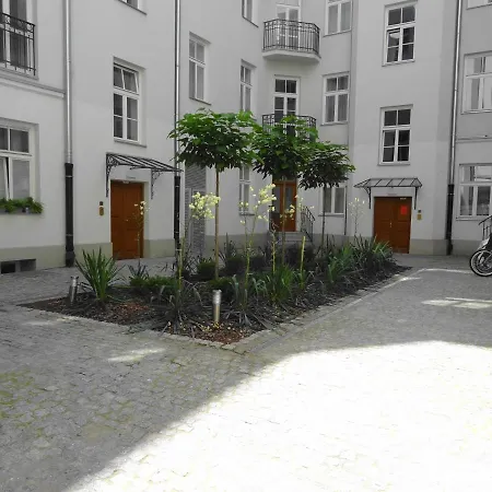 1 Bedroom 3 Minute Walk To Wilenska Metro 아파트 *